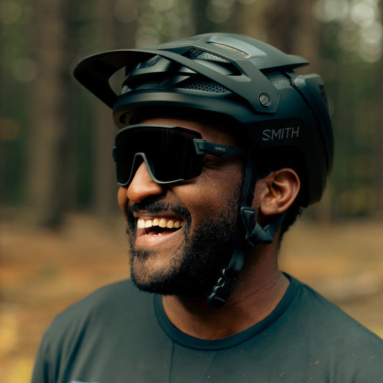 SMITH Forefront 3 Mips Fahrradhelm – Lifestyle – wildcat-sunglasses_matteBlack-cpBlack_lifestyle04_7d7bd140-497a-4ad0-ab52-7a72f4128889.jpg